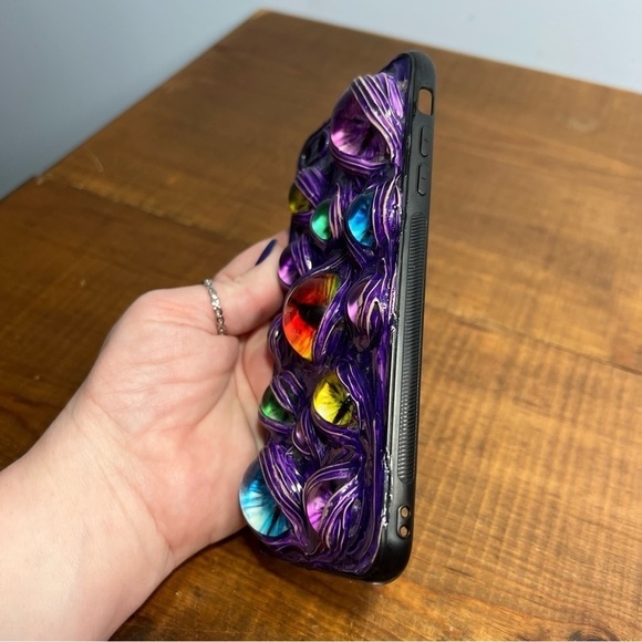 iPhone 8 Plus custom handmade phone case 3D dragon eyes in purple silicone - Picture 2 of 10